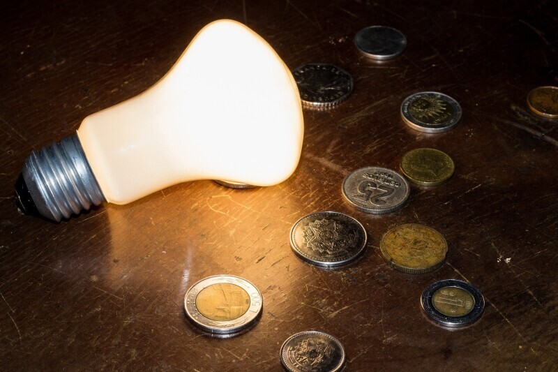 The Tug-of-War between Regulations and Innovation: Impacts on Economic Growth